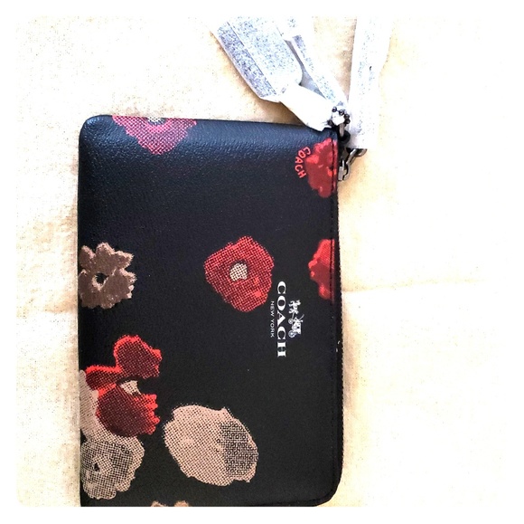 NWT Coach wristlet - Picture 1 of 5